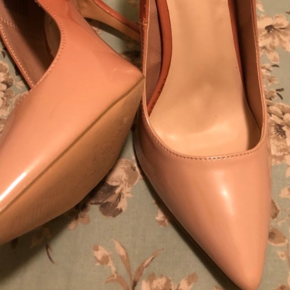 Pink heel shoe